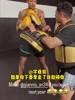 马拳警告！库兹马苦练拳击@字母哥：如果你敢离开雄鹿我揍你👊