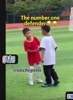 白衣服小男孩：上场前教练专门嘱咐采取&ldquo;盯人&rdquo;战术😂